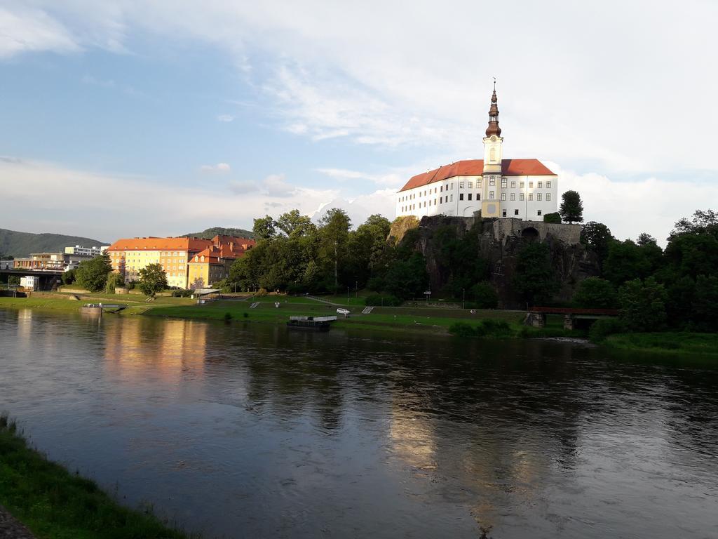 Apartments Rose Garden Decin Extérieur photo